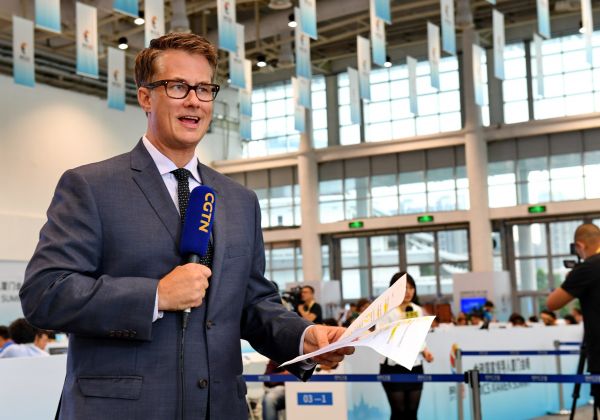 ��ý��Ӣ���Ի�ý��ս�Ӿ��������Ź�ϵ