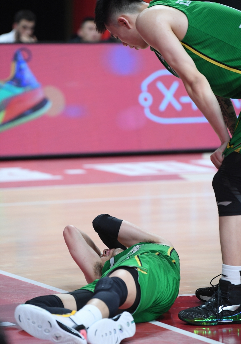 确诊|郭艾伦确诊脑震荡 医生建议好好休息观察