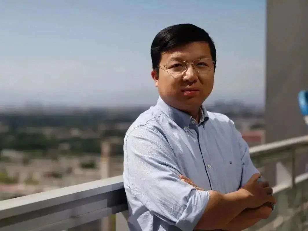 万亿市值，摘掉了宿华的佛系标签