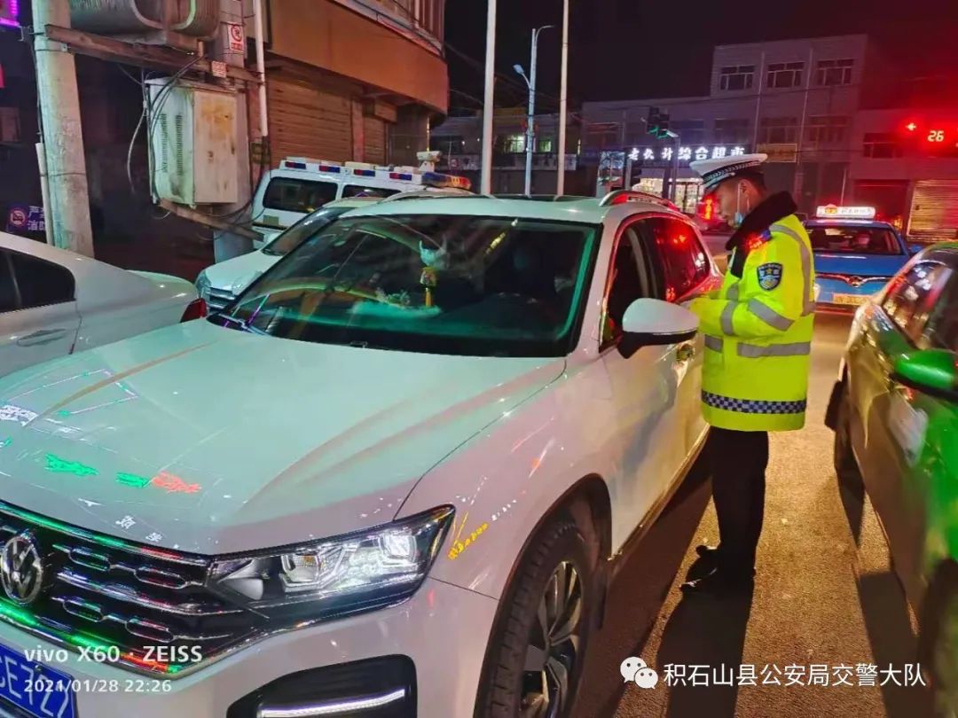 【平安春运 交警同行】临夏公安交警严查酒驾 为平安春运保驾护航