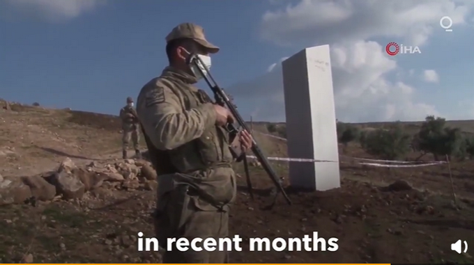 金属|土耳其神秘金属碑 巨石上用古老的突厥文字写着“仰望天空，看见月亮”的字样