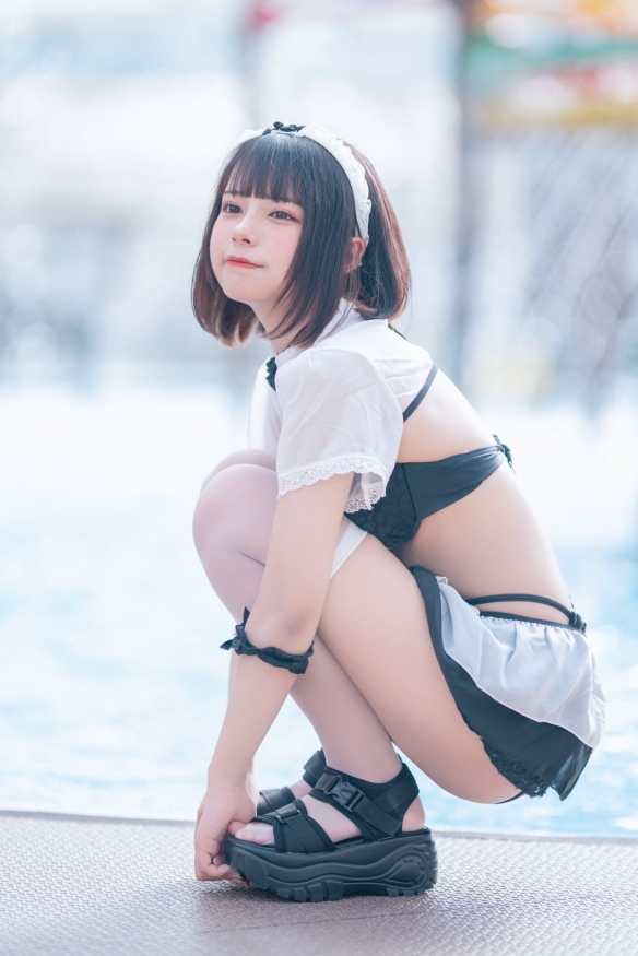 混血短发萝莉！宫崎あみさ身穿制服萌萌大眼直击心脏