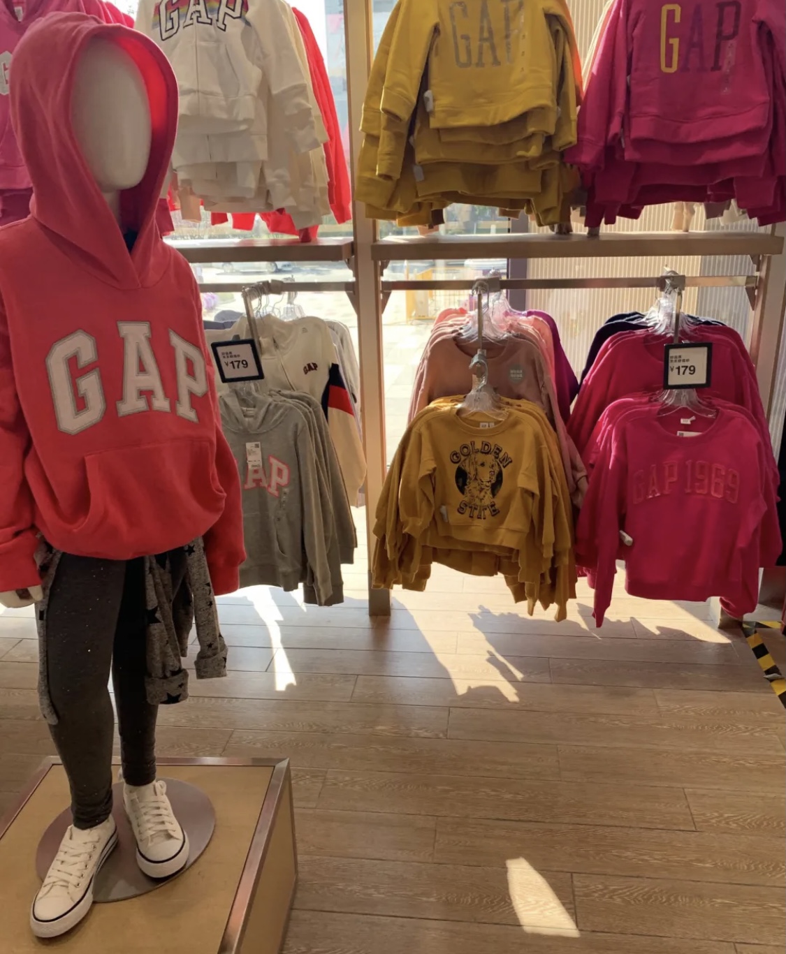 Can the Gap that increases devoted China market win a customer? 