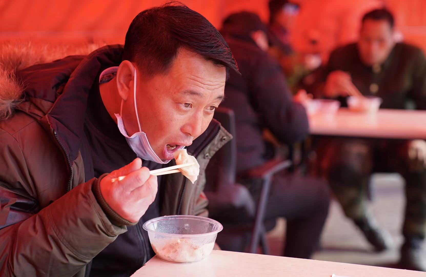 煮了10噸！北京新發(fā)地為五千留守商戶下鍋煮餃子