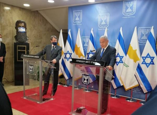 ɫк·˹ǩЭ飬¹߿뾳