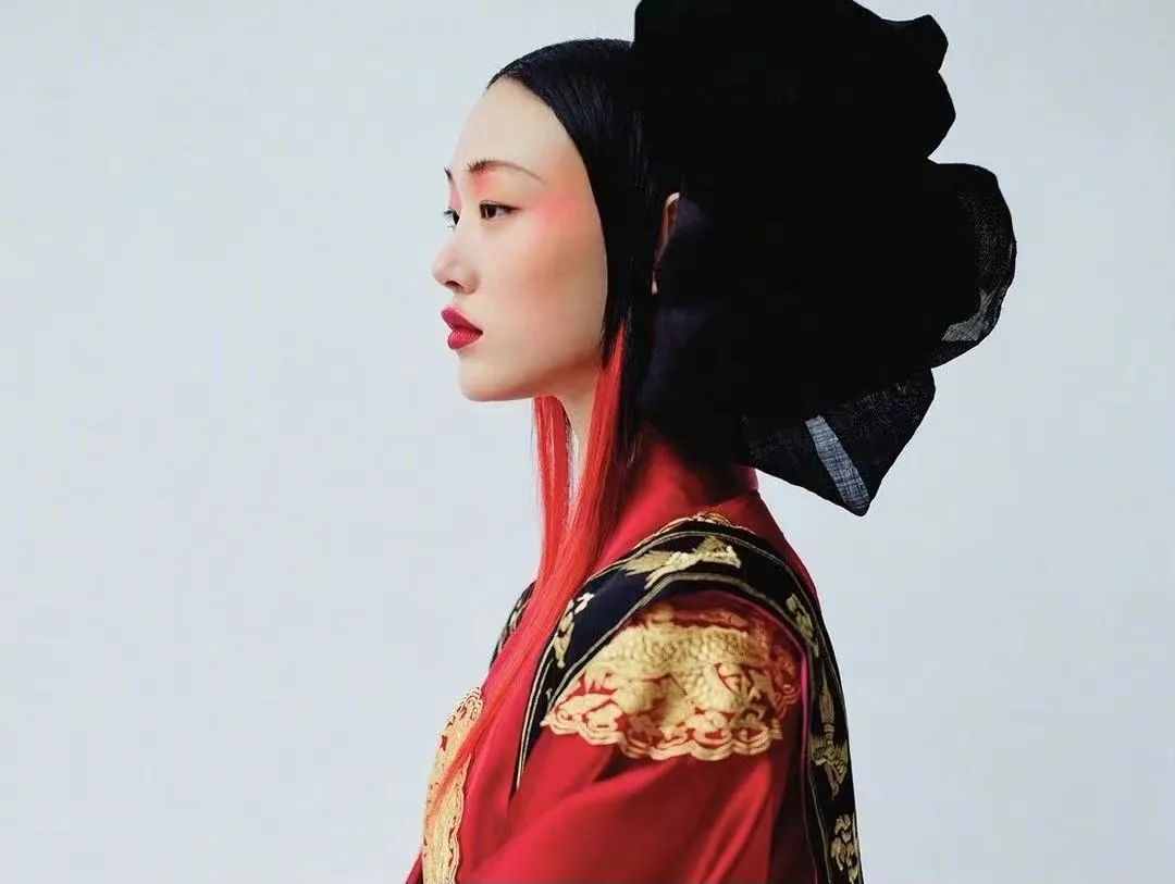 春晚时尚秀为何遭到抨击，这源于一场跨国偷窃……