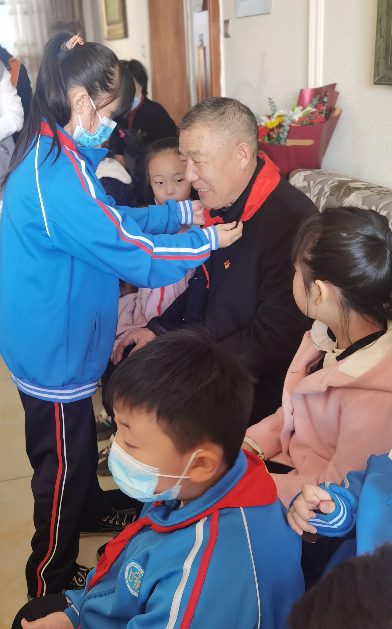致敬退伍军人，传承红色基因