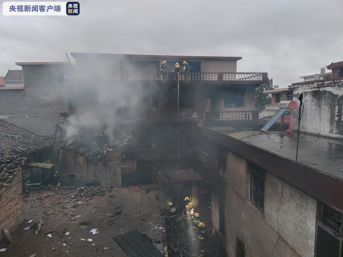 江西吉安一人工增雨飞机坠毁，机上5人全部遇难，入吉3栋民房受损