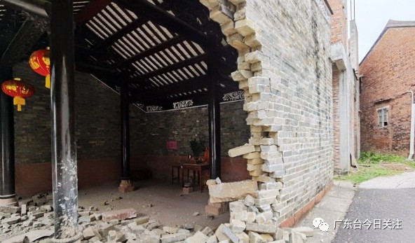 广东司机一脚油门，冲向600年老祠堂