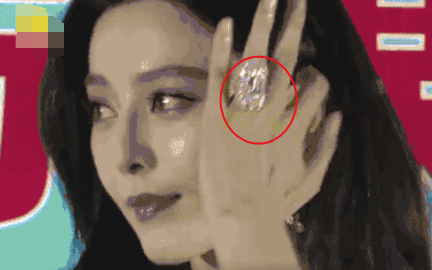 范冰冰疑似隔空喊话李晨，素颜双眼红肿似落泪