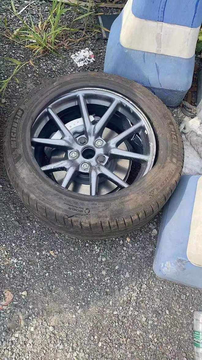 连撞10多辆车，特斯拉失控车主昏迷醒来，销售：还买车吗？优惠