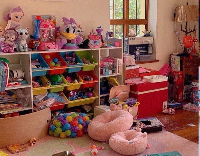 伊能静晒上海新家，客厅豪华惹人羡，曾为装修买入900件快递