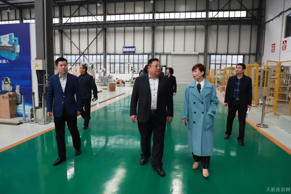 济南市财政局副局长王传秋一行到济南新材料产业园区调研