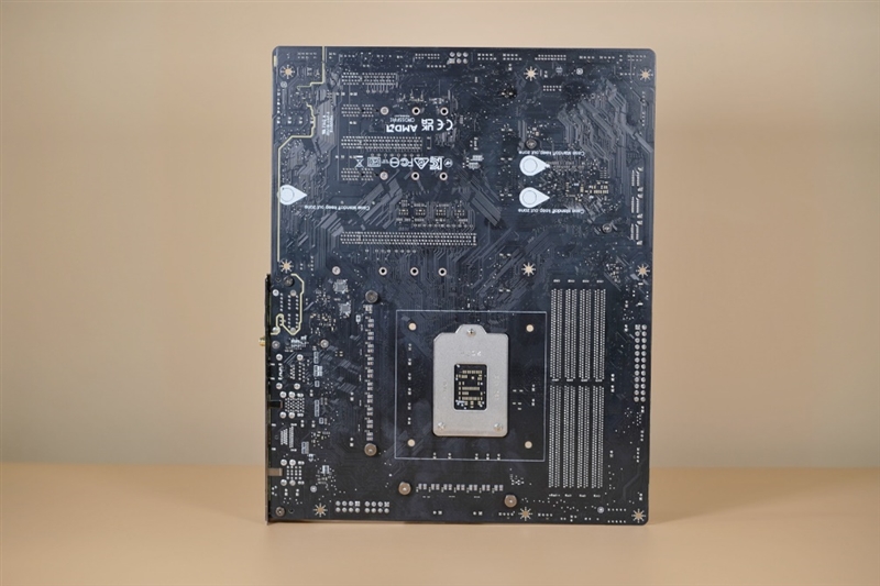 史上最猛的暗黑板！微星MPG Z590 GAMING CARBON WIFI主板评测