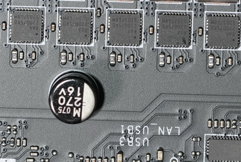 史上最猛的暗黑板！微星MPG Z590 GAMING CARBON WIFI主板评测