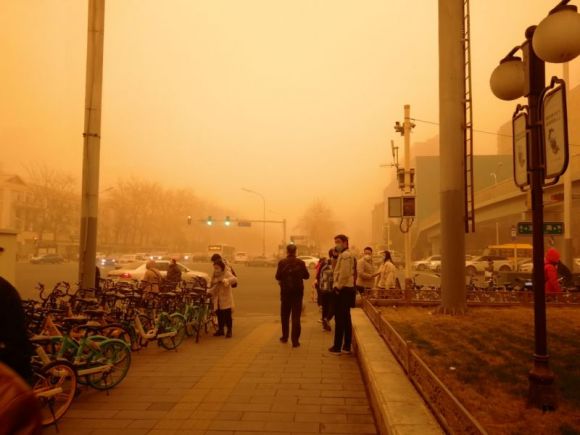 十年罕见强沙尘暴来袭！北京再现“下土天”，取消航班37次