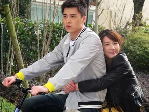 李易峰方否认与方安娜恋情两人在爱的蜜方饰演情侣