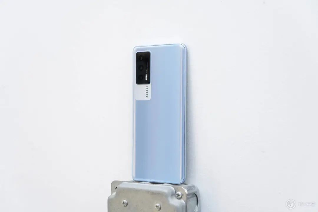 Vogue + naval vessel experiences Shuang Xinqi of electric contest IQOO Neo5