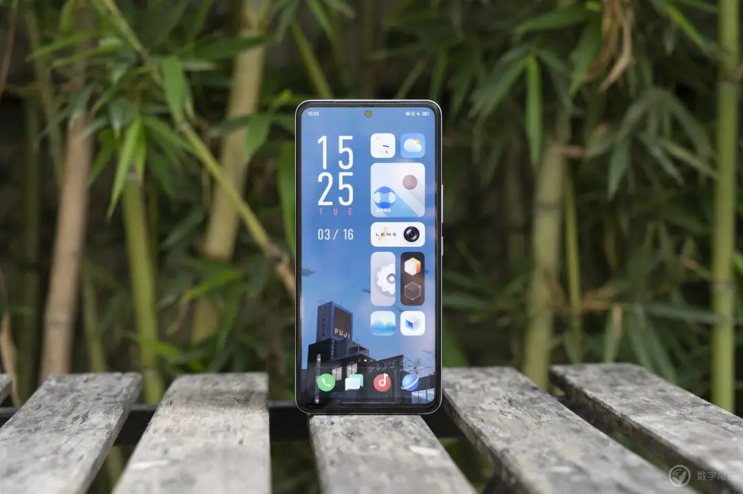 Vogue + naval vessel experiences Shuang Xinqi of electric contest IQOO Neo5