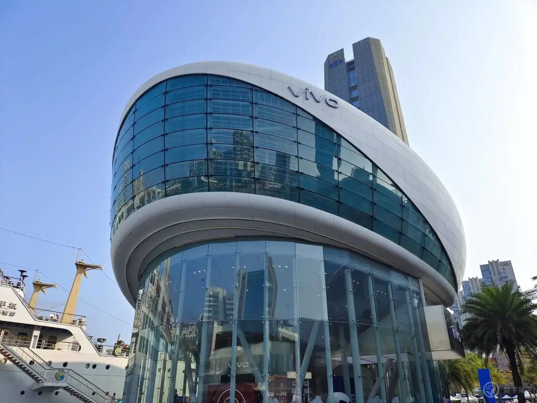 Vogue + naval vessel experiences Shuang Xinqi of electric contest IQOO Neo5