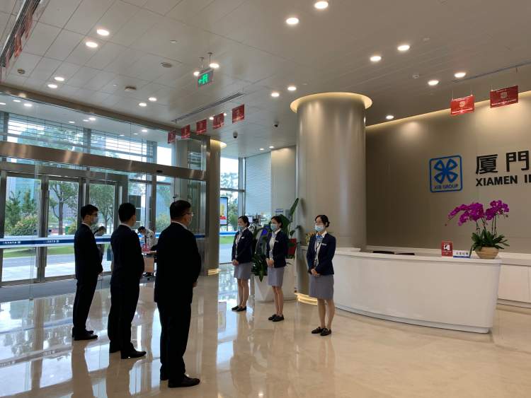厦门国际银行上海分行营业部：以人为本 展现敬老爱老服务韧性