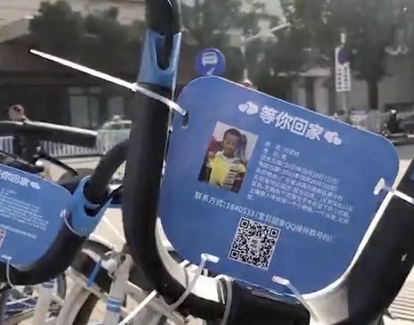 暖心！特殊的方式照亮你們回家的路