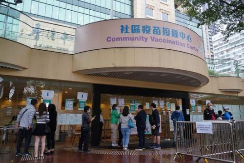 香港“黑医护”阻挠民众接种国产疫苗，声称“会抽筋甚至死亡”
