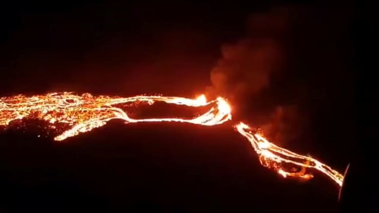 冰岛休眠6千年火山爆发，此前4周当地经历5万次轻微地震