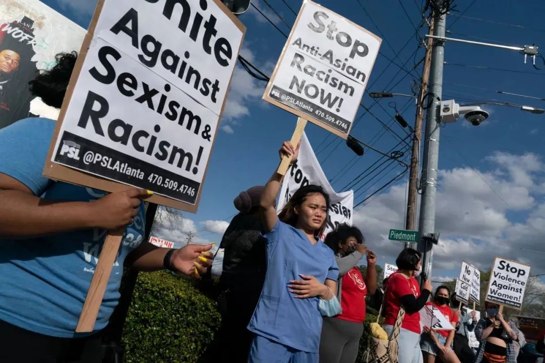 这不算仇恨犯罪？亚裔怒了，拜登紧急发声！CNN记者哽咽报道