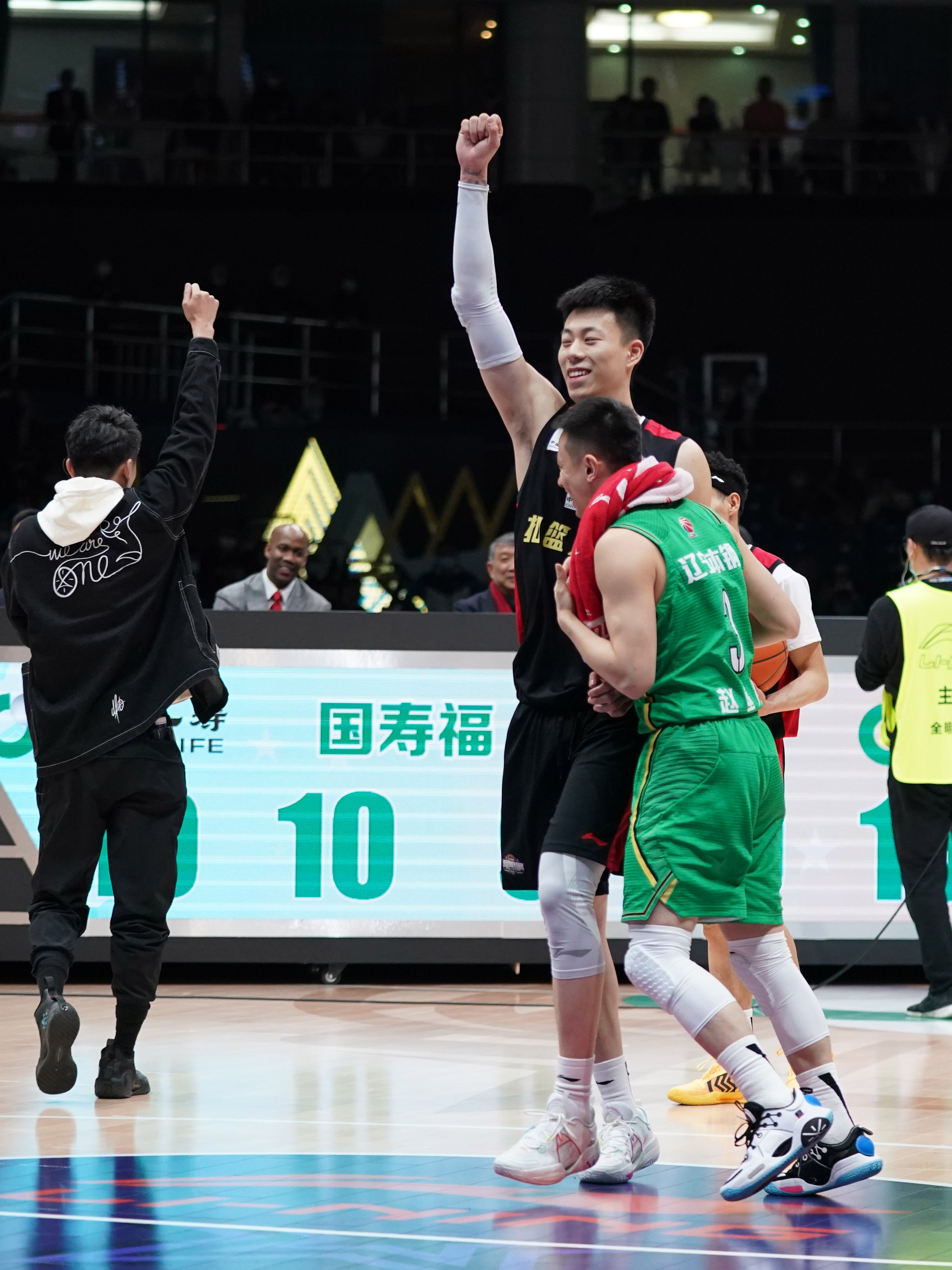 Basketball -- contest of CBA complete star: Zhang Zhenlin wins championship of the contest that buckle basket