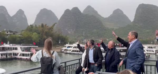 中俄外长在桂林会面，俄外交部发布拉夫罗夫游船视频