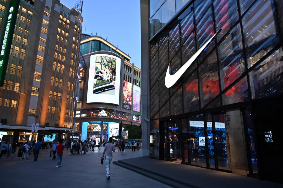 吃着中国的饭，砸着中国的锅！一家独大的耐克