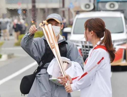 Holy fire delivers Tokyo Olympic Games successive fire of two days of emperor goes out