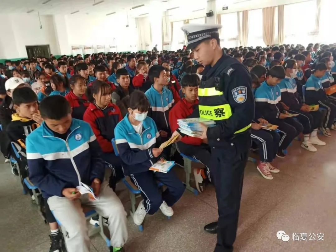 【我为群众办实事】全州公安机关开展“全国中小学生安全教育日”主题宣传活动