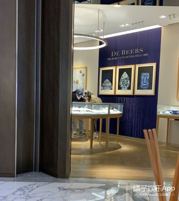 张亮寇静这是要复婚？离婚四年甜度堪比热恋期