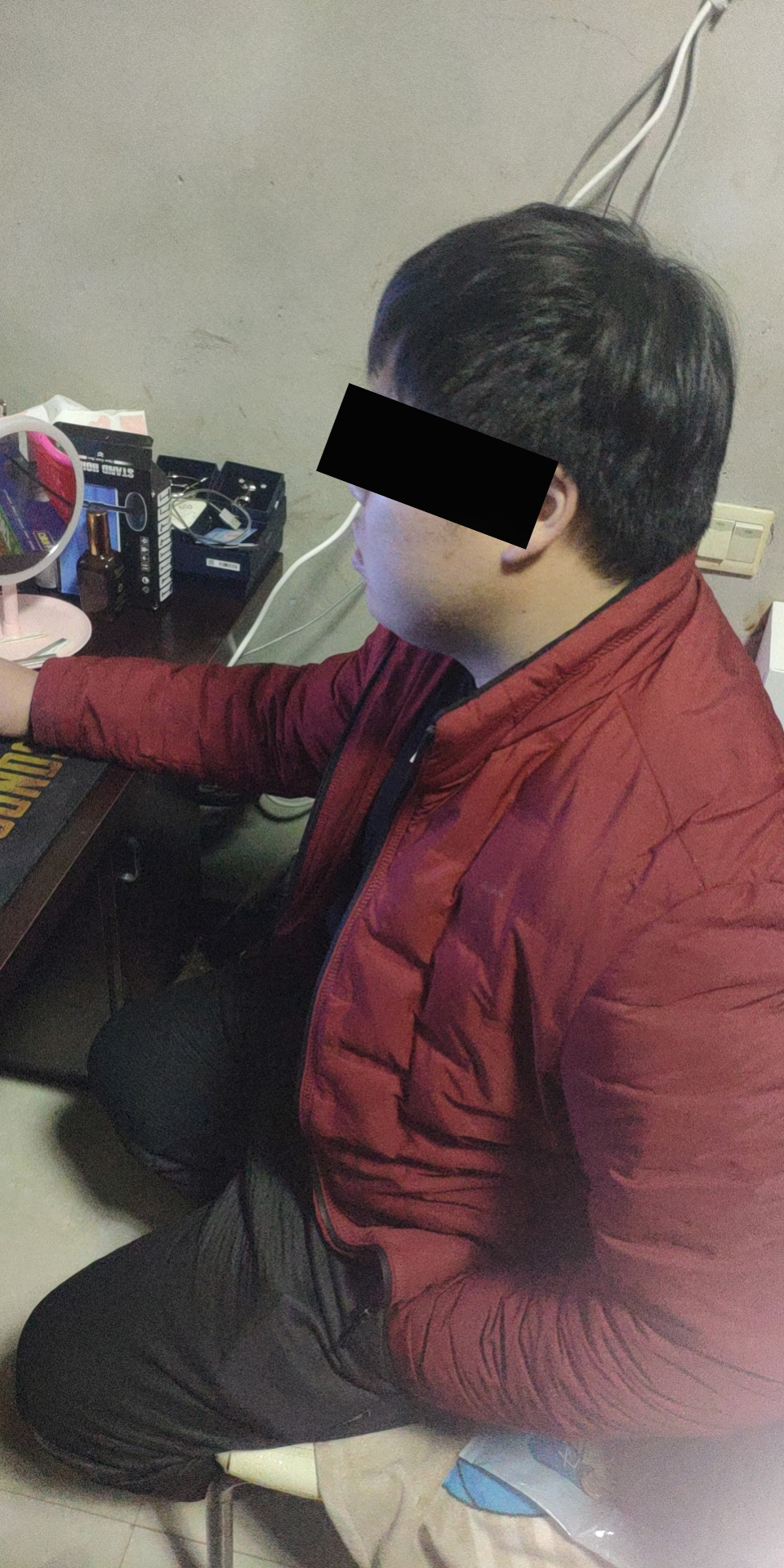 男子裸聊被敲诈后“以劳抵债”，越干越起劲两