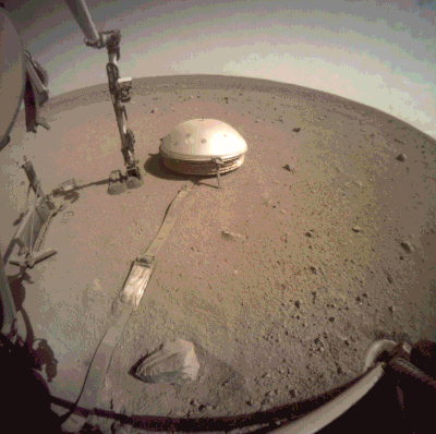 NASA故意在InSight着陆器上倾倒土壤，使其不易受温度变化的影响