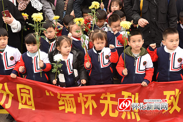 學(xué)習(xí)百年黨史 緬懷革命先烈 懷化各界自發(fā)祭掃烈士陵園