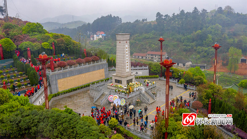 學(xué)習(xí)百年黨史 緬懷革命先烈 懷化各界自發(fā)祭掃烈士陵園