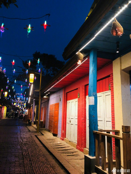 See vista does not see Yi Ren only! Zhao Liying basks in take a picture oneself the netizen spits groove: Without the person