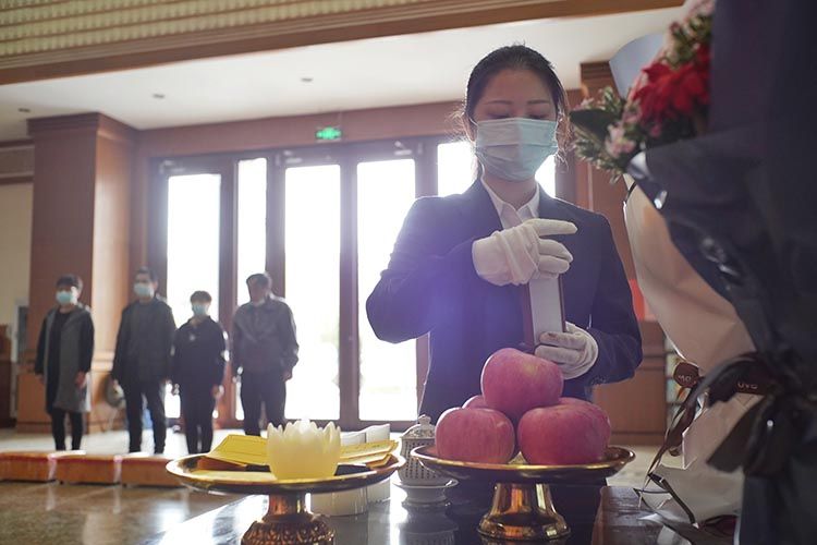 97年女入殓师：第一次为逝者化妆时双手颤抖，如今已服务过千余名逝者-第8张图片-大千世界