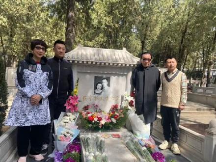 侯耀华“经纪人”讽刺郭德纲：6年没为师傅侯耀