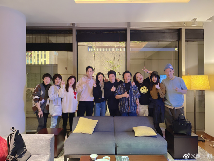 Gu Shikai is basked in with group photo of Jing Tian Zhang Binbin 3 people are happy than Ye