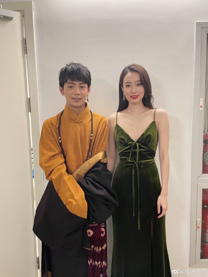 Ding Zhen is basked in with " Gu Ling's mom " Tibetian of Zhang Xiaofei group photo dresses up expressional charming be ashamed