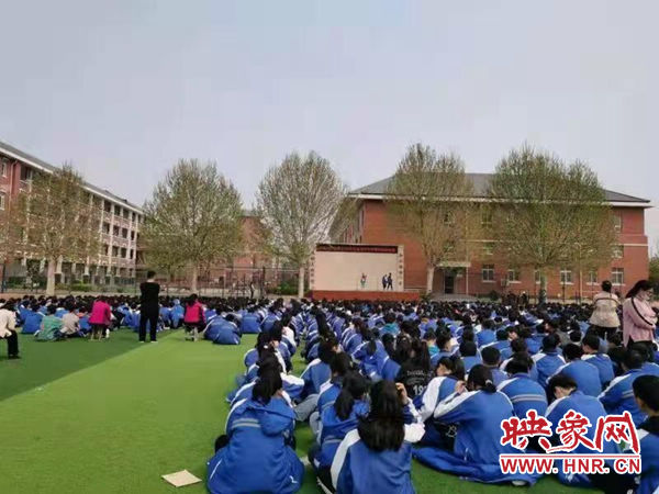 开封市汪屯中学举办雷锋杯演讲比赛(图1)