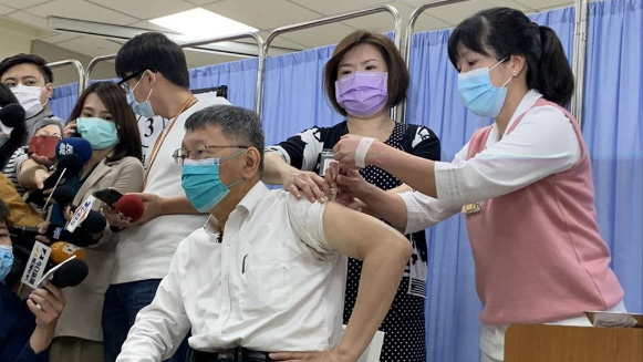 台灣AZ疫苗擴大接種鄭文燦、柯文哲等縣市首長帶頭