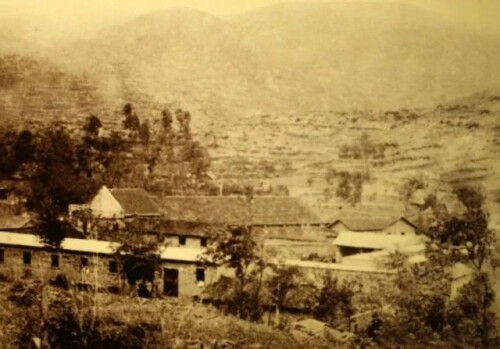 他不到一岁入狱，牺牲时不满九岁，一生收到最珍贵的礼物是一小截铅笔……