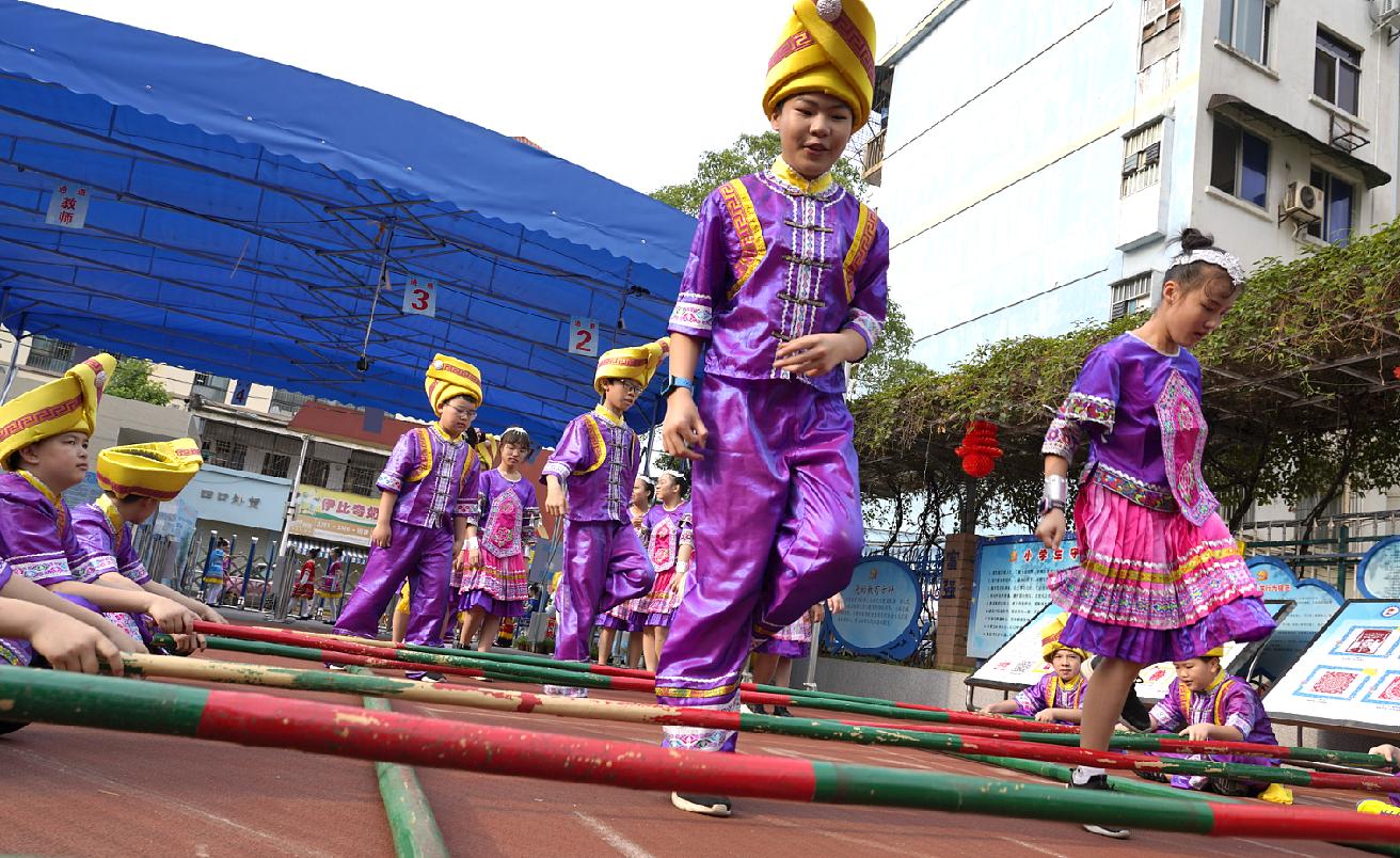 南寧市星湖小學(xué)怎么樣?三月三主題活動(圖4) 南寧市星湖小學(xué)怎么樣?三月三主題活動(圖4)