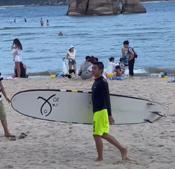 霍思燕疑似又怀孕，与杜江参加好友聚会，身形圆润惹怀疑