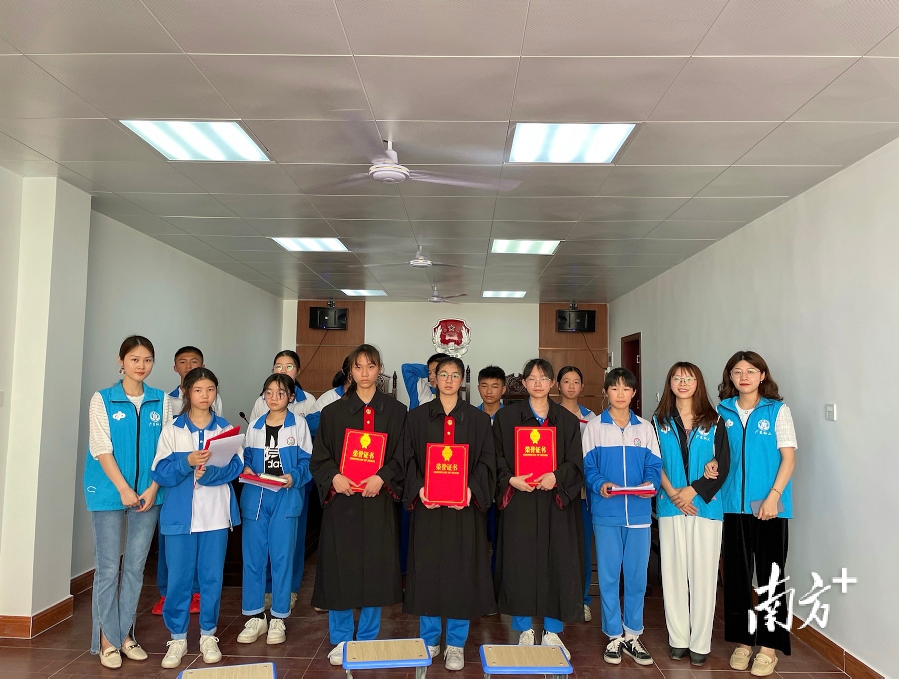 禁毒模拟法庭！学生化身法官判案，普法又学法
